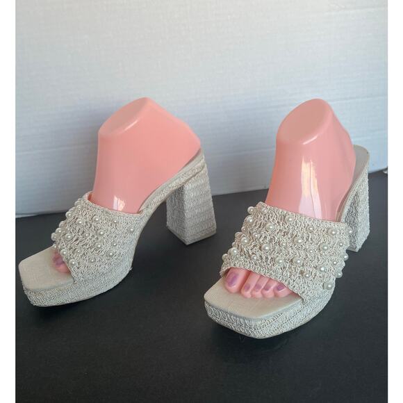 NWT Dolce Vita Ivory Abeni Faux Pearl Square Toe Slip On Chunky Heel Sandals 9.5 - Picture 1 of 10